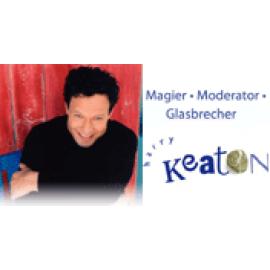 Harry Keaton Magier, Moderator und Glasbrecher