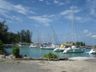 Flotte von Yachten am Ankerplatz.