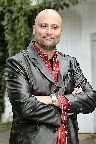 Moderator Olly Hahn ganz cool