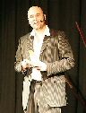 Moderator Olly Hahn charmant und elegant