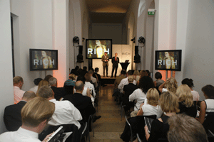 Lifestyle und Luxus frei Haus - Inszenierung des Luxusmagazins RICH durch VOK DAMS