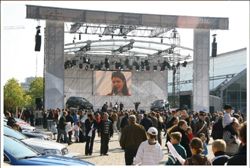 Stageco setzte Transparent-Roof-B�hne auf dem Audi-Familientag ein