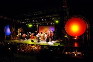 Weltpremiere von �Ein Tag im September�. Gahrens + Battermann begleitet Herman van Veen-Musical mit moderner Medientechnik