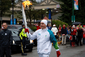 Riedel tr�gt das Olympische Feuer