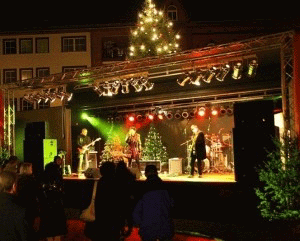 Weihnachtsprogramm auf der Showtruckb�hne