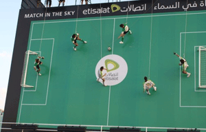 Flying Soccer als Publikumsmagnet des FIFA Club World Cup UAE 2010