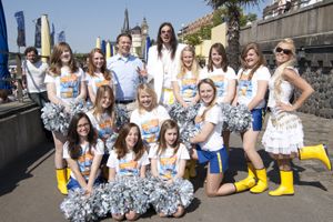 Flashmob lockt Hunderte an Rheinuferpromenade