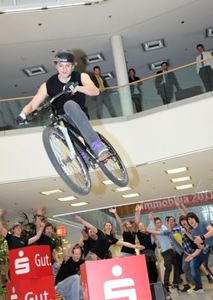Erstes Showcase mit den neuen Gesichtern der Urbanatix Besetzung in der Sparkasse Bochum