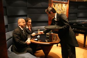 Exklusiver 'Yacht-Club' an Bord des Cruise-Liners