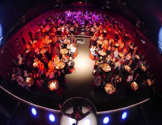 Varieté 2.0 im Varieté-Theater Et Cetera: Von sprechenden Drohnen, träumerischer Lichtmalerei und visueller Comedy