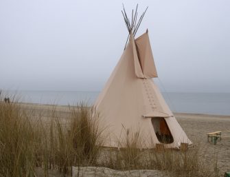 Historische Filmrequisiten: Indianer leben nicht in Kostümen