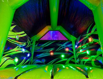 Interaktive Hüpfburgen für Teambuilding- und Firmenevents