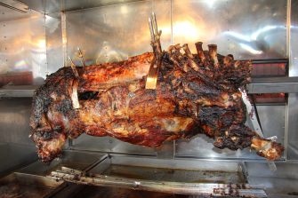 Ochsenbraterei für Events: Am Riesengrill mit dem Meister