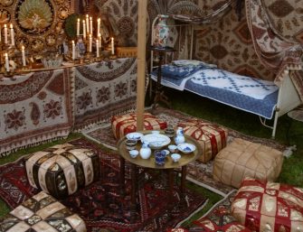 Orientalische Themendeko: Mit „fliegendem“ Teppich zur Stage|Set|Scenery