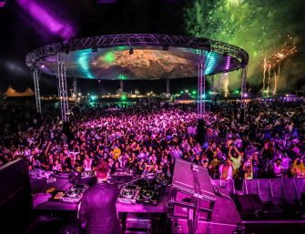 Flexibel und stimmungsvoll: Temporäre Überdachungen von Magic Sky