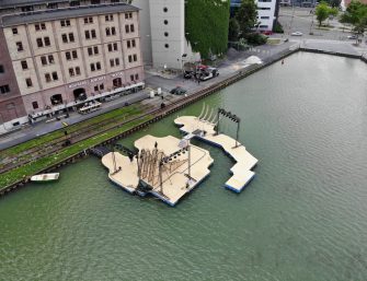 Schwimmende Bühne – Theater auf dem Wasser