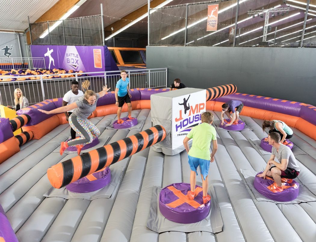 Weihnachtsfeier als sportliches Teamevent im JUMP House Trampolinpark