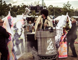 Straßentheater mit dem Dance Parader: Hier wird jeder Ort zur Party