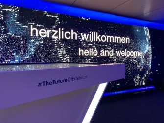 Mobiles TV-Studio bringt die Messe zum Kunden