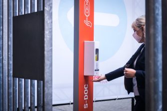 S-Box von Simons Works: Eingangsschleuse für Events, Sportveranstaltungen und Messen bringt Sicherheit für Gäste und Veranstalter