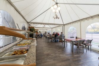 Outdoor-Gastronomie: Mehr Raumgewinn mit den HALTENT-Qualitätszelten