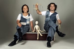 Remo de Filippo und seine Partnerin Rhoda Lopez mit ihrer Marionette Prato