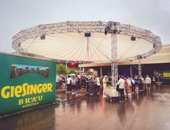 Eventüberdachungen für Outdoor-Events von skyliner – Viel mehr als ein Wetterschutz beim Sommerfest der Giesinger Brauerei