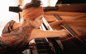 Töne wie Seide: Die Pianistin und Sängerin Olivia Trummer