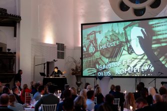 10-jähriges Firmenjubiläum: Ideen, Bedeutung & unvergessliche Show mit Sandmalerei