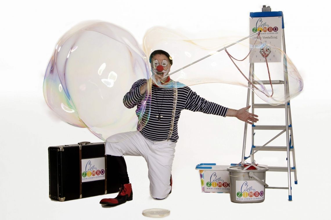 Clown ZIMBO mit Riesen-Seifenblasen - STAGE-ACT / WALK-ACT
