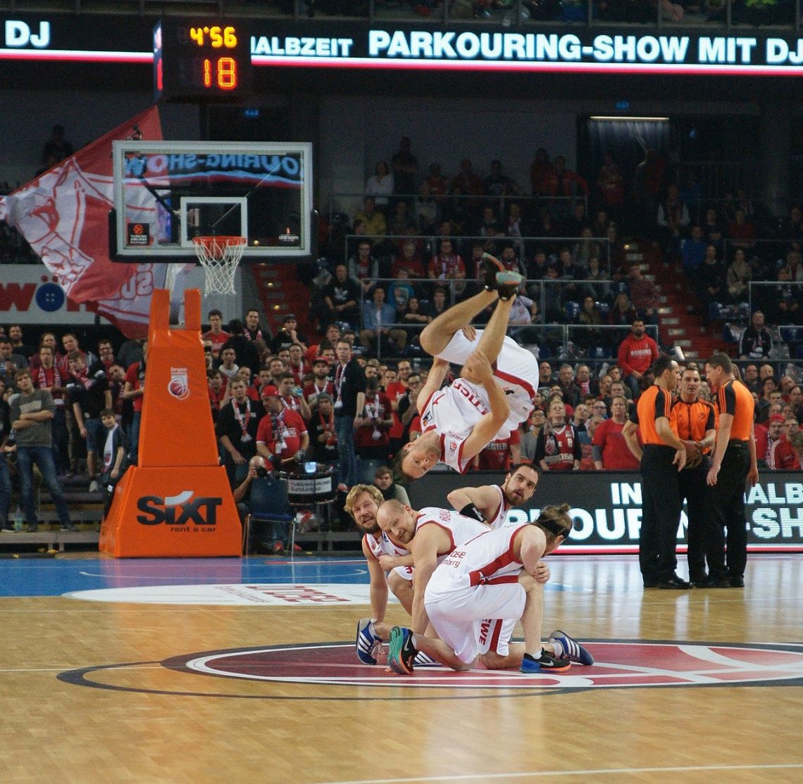 Team Supreme - Parkour meets Basketball - Acrobatic Sport Show