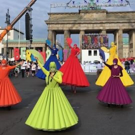Regenbogen Ballett – Farbenfroher Paraden-Walk-Act