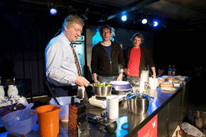Lux - Theater des Moments zeigt eine einzigartige Produktion: Die Impro-Koch-Show!